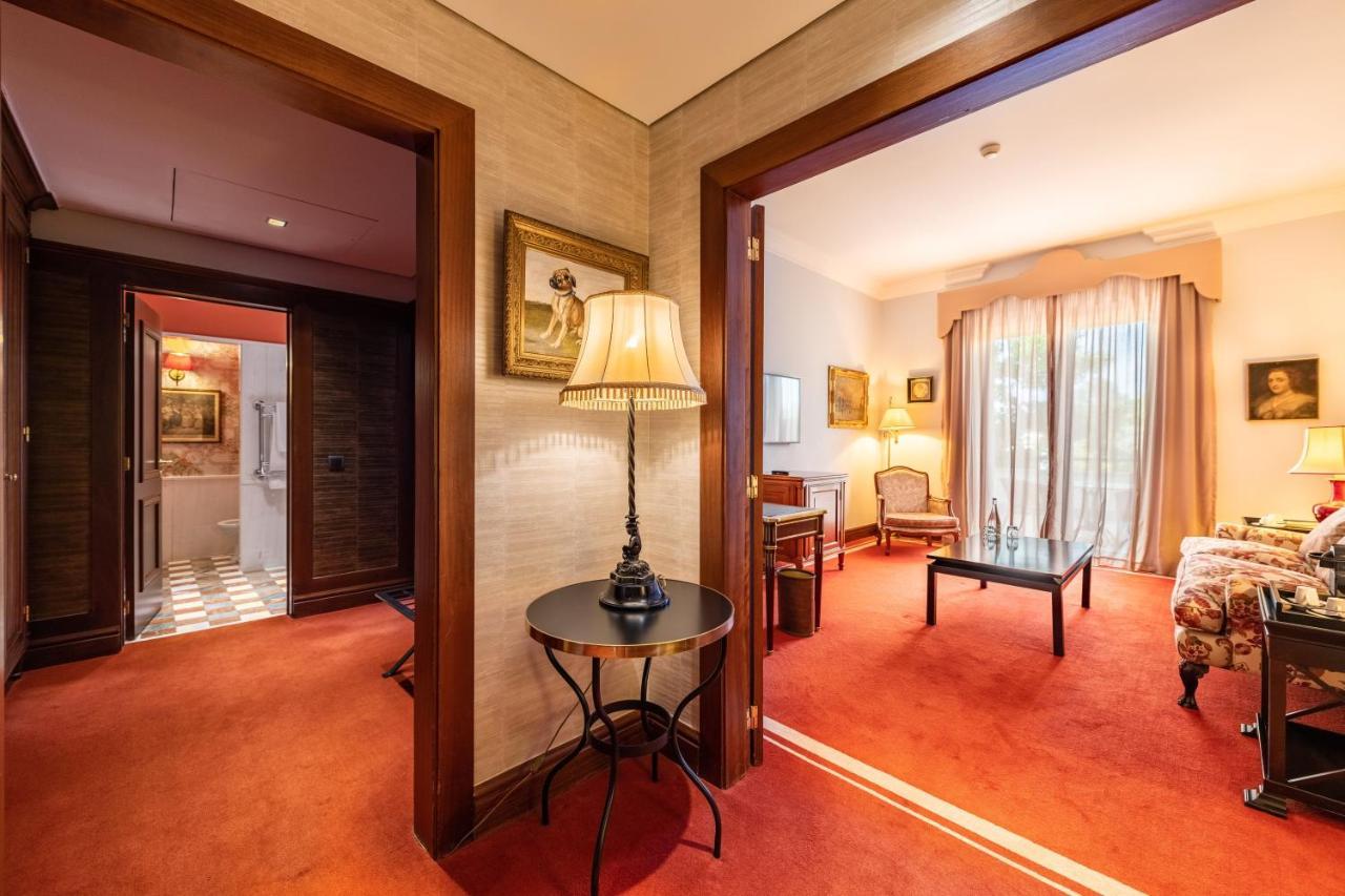 Pestana Palace Lisboa Hotel & National Monument - The Leading Hotels Of The World Exterior photo A suite at the Hotel