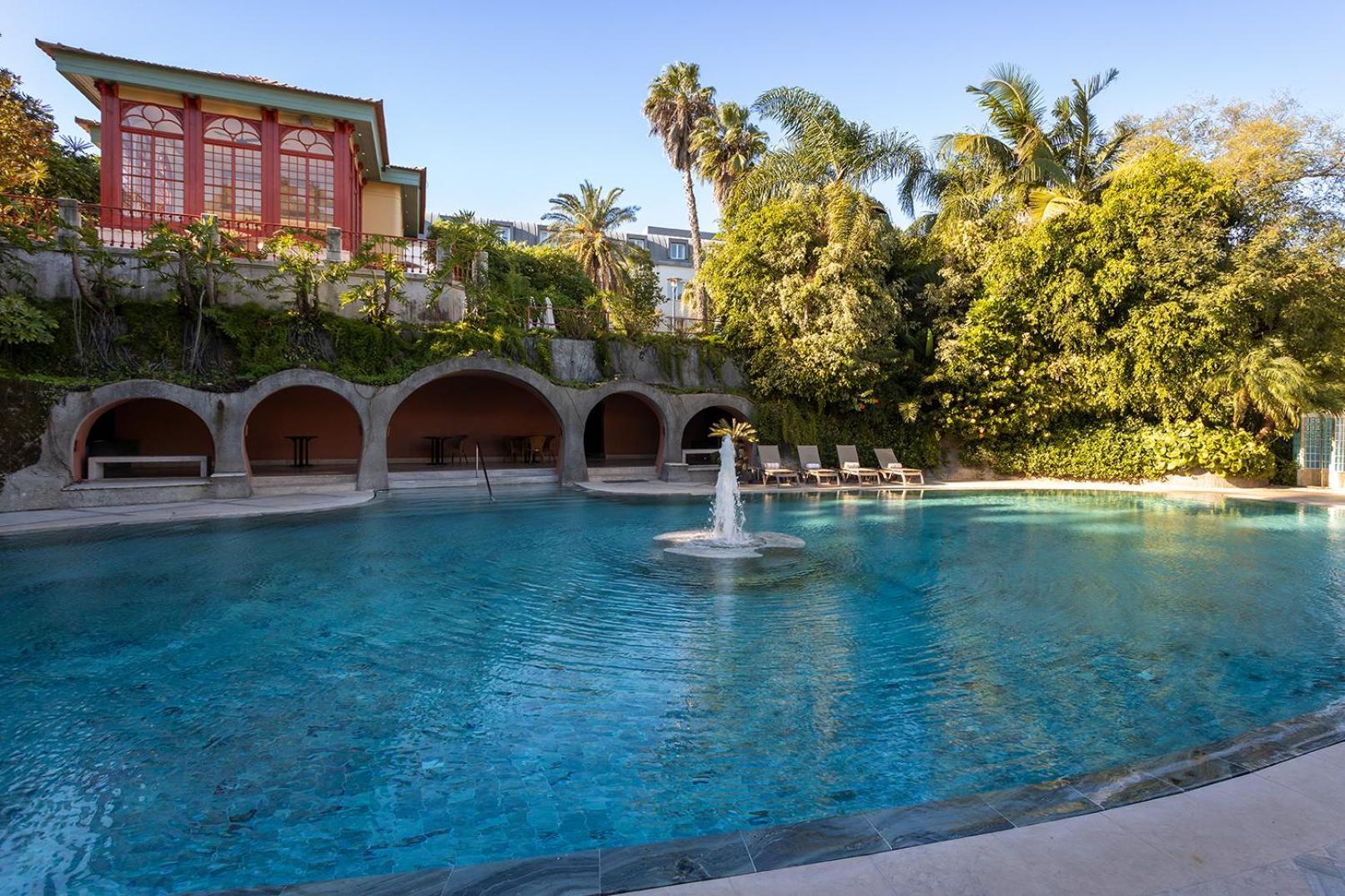 Pestana Palace Lisboa Hotel & National Monument - The Leading Hotels Of The World Exterior photo The swimming pool at the hotel
