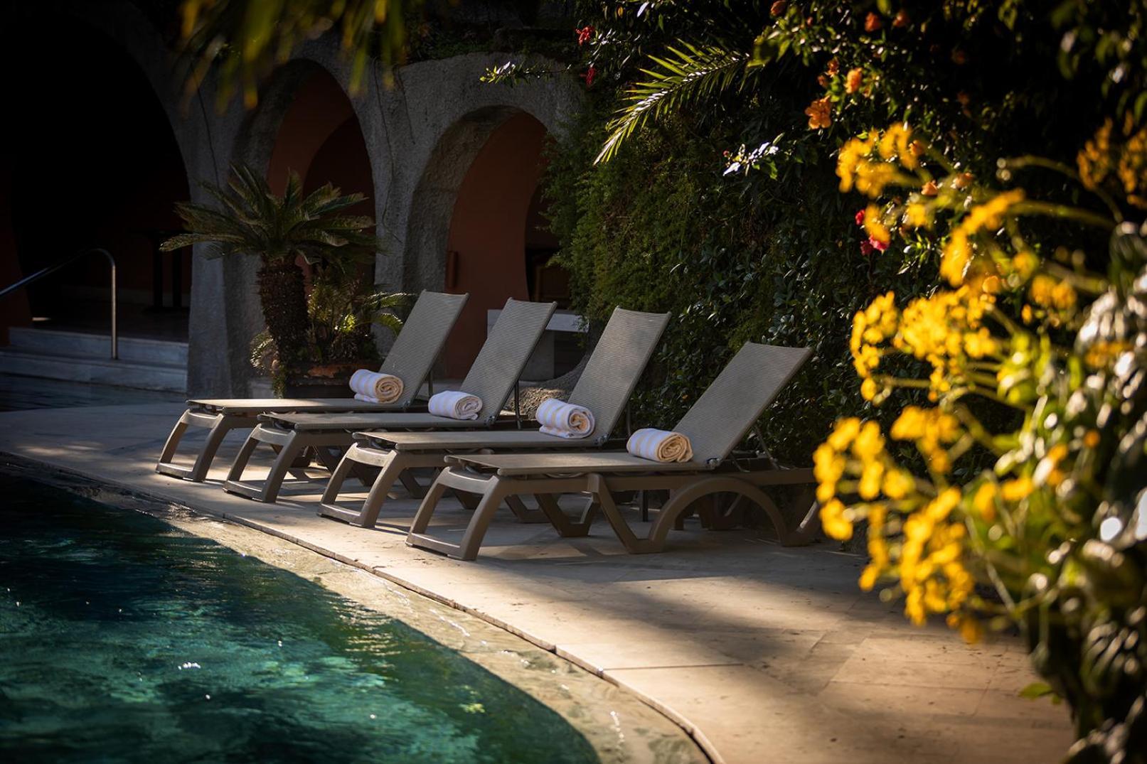 Pestana Palace Lisboa Hotel & National Monument - The Leading Hotels Of The World Exterior photo The swimming pool at the hotel