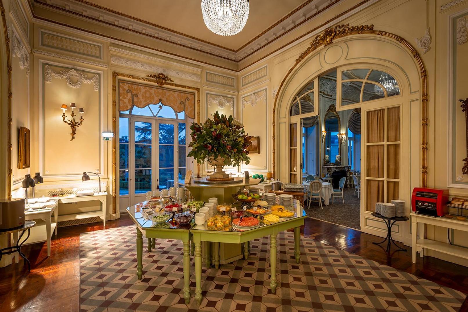 Pestana Palace Lisboa Hotel & National Monument - The Leading Hotels Of The World Exterior photo The lobby of the hotel